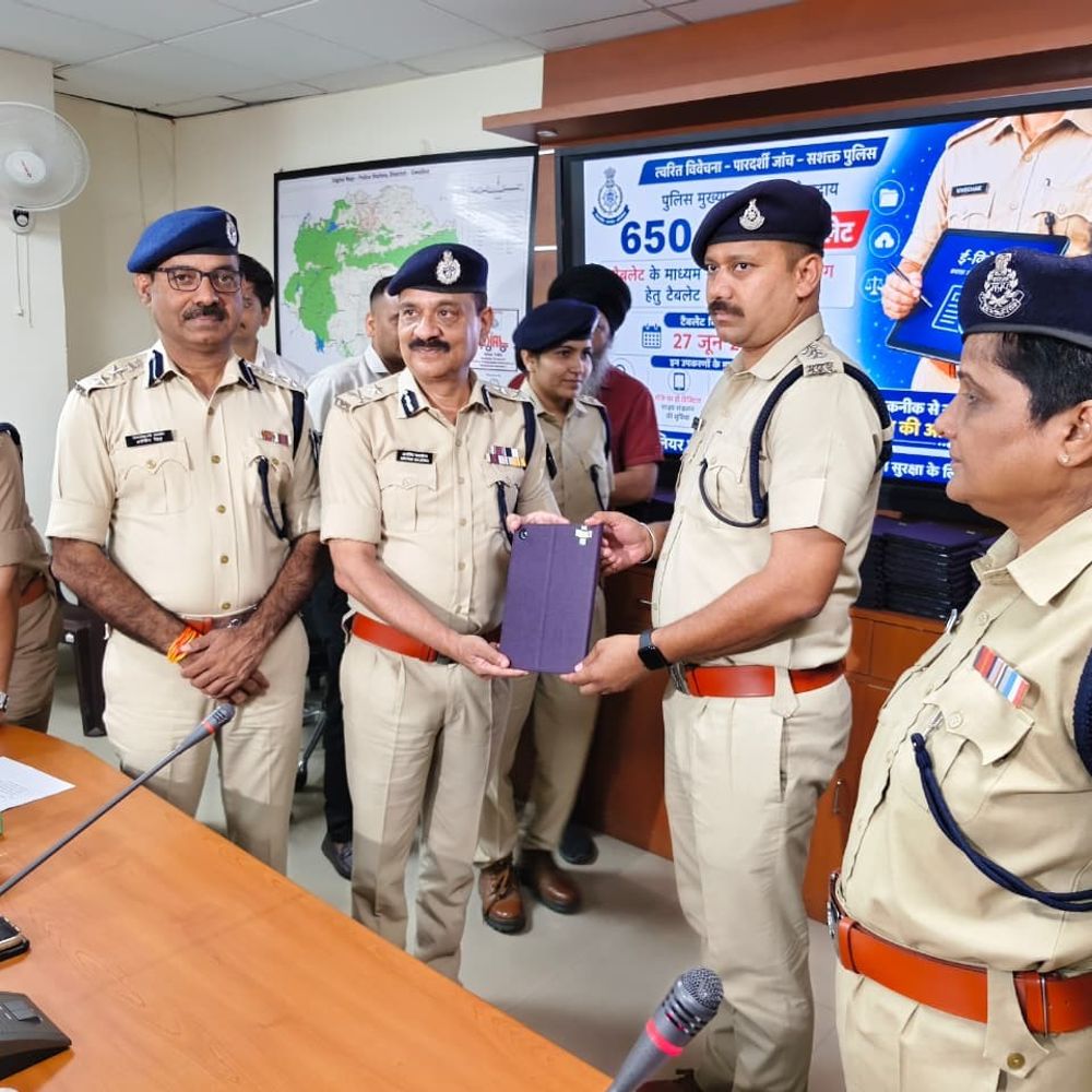 650 ई-विवेचना टैबलेट से लैस हुई ग्वालियर पुलिस:अब तेज और पारदर्शी होगी अपराधों की जांच; साक्ष्य से केस डायरी तक सब ऑनलाइन