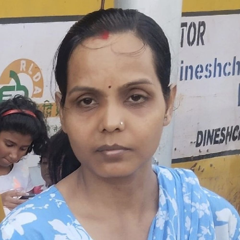 ट्रेन के AC कोच से महिला लापता, सूटकेस भी गायब:परिजन के साथ गोरखपुर से अहमदाबाद घर जा रही थी, कटनी GRP-RPF तलाश कर रही