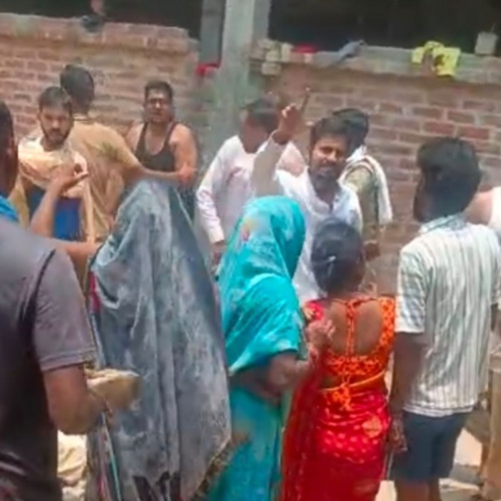 सुल्तानपुर में होर्डिंग विवाद पर मारपीट और पथराव का मामला:पुलिस ने 18 नामजद और 15 अज्ञात पर मुकदमा किया दर्ज