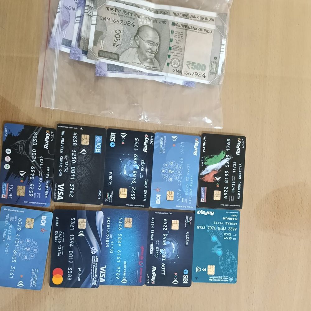 जबलपुर में बैंक खाते और ATM बेचने वाला गिरोह पकड़ा:वाहन चेकिंग में आरोपी गिरफ्तार, बड़ा नेटवर्क उजागर