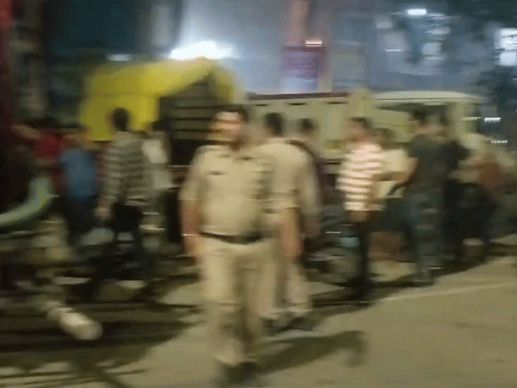 इंदौर के फूटी कोठी मकान में लगी आग:  पांच लोग थे अंदर, समय रहते पांच को बाहर निकाला, मेयर भी पहुंचे – Indore News
