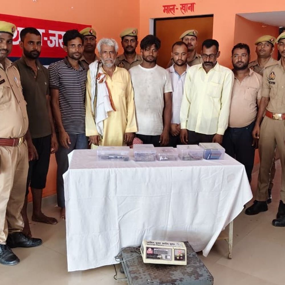 गेहूं खरीद में करोड़ों की ठगी करने वाला अंतरजनपदीय गिरोह:इलेक्ट्रॉनिक तराजू से घटतौली, बांदा पुलिस ने 7 आरोपियों को किया गिरफ्तार