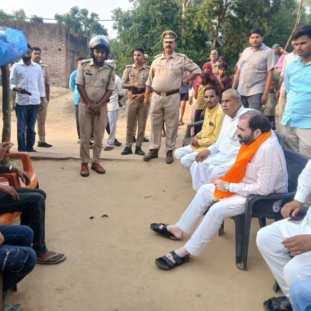 दलित युवक की मौत पर पीड़ित परिवार से मिले राज्यमंत्री:पुलिस की कार्यशैली पर जताई नाराजगी, परिजनों ने तहरीर बदलकर मुकदमा दर्ज करने का लगाया आरोप