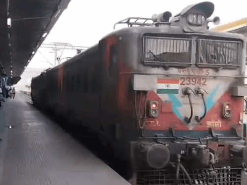 जुलाई में ट्रेन से सफर होगा आसान:चित्तौड़गढ़ से गुजरने वाली ट्रेनों में रेलवे ने बढ़ाए डिब्बे, यात्रियों को मिलेगी राहत