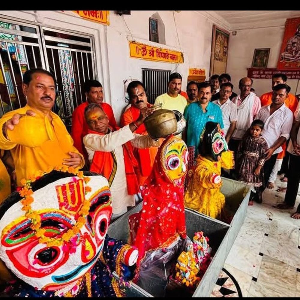 जौनपुर में जगन्नाथ स्नान महोत्सव:स्नान पूर्णिमा पर हजारों श्रद्धालुओं ने किया महाभिषेक