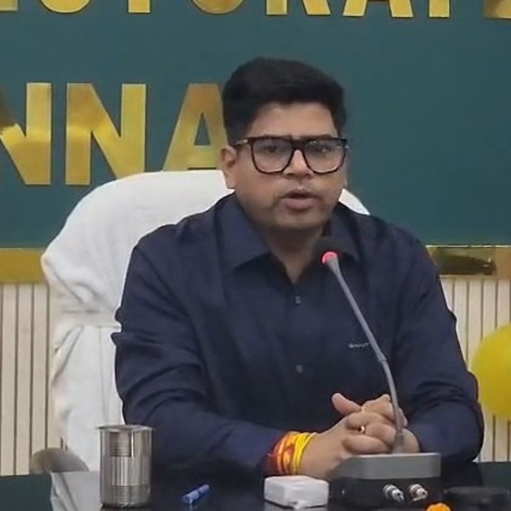 उन्नाव में दो अपराधियों पर जिला बदर की कार्रवाई:DM ने अब तक 20 अपराधियों पर कार्रवाई की, 4 के शस्त्र लाइसेंस भी निरस्त किए