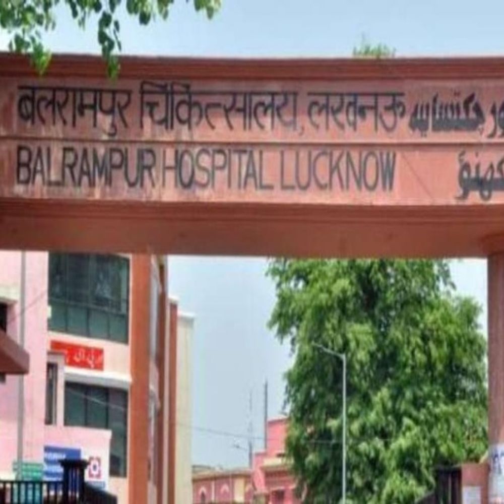लखनऊ के बलरामपुर अस्पताल में डायलिसिस संकट:15 में से 4 मशीनें खराब, किडनी मरीजों को घंटों करना पड़ रहा इंतजार