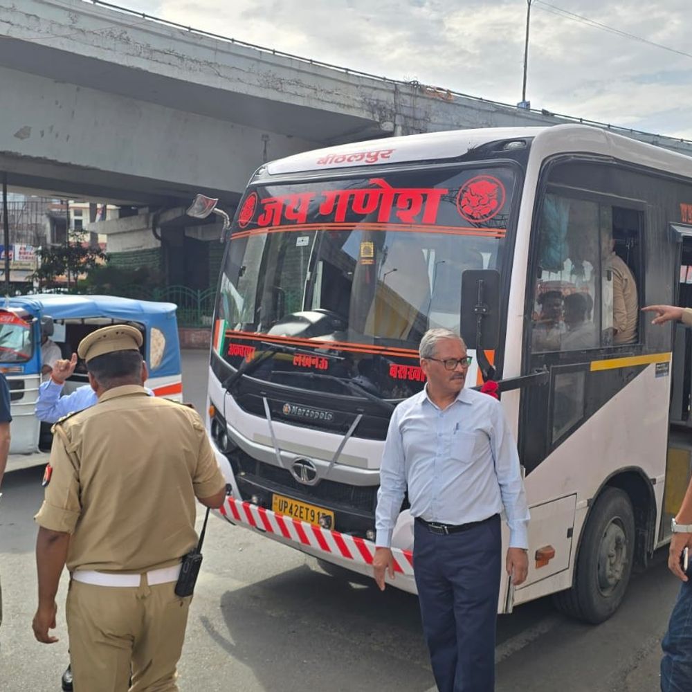 कामता-चिनहट पर अवैध पार्किंग और वाहनों के खिलाफ चला अभियान:हाईकोर्ट के निर्देश पर एक्शन, 20 गाड़ियों के चालान और 10 सीज