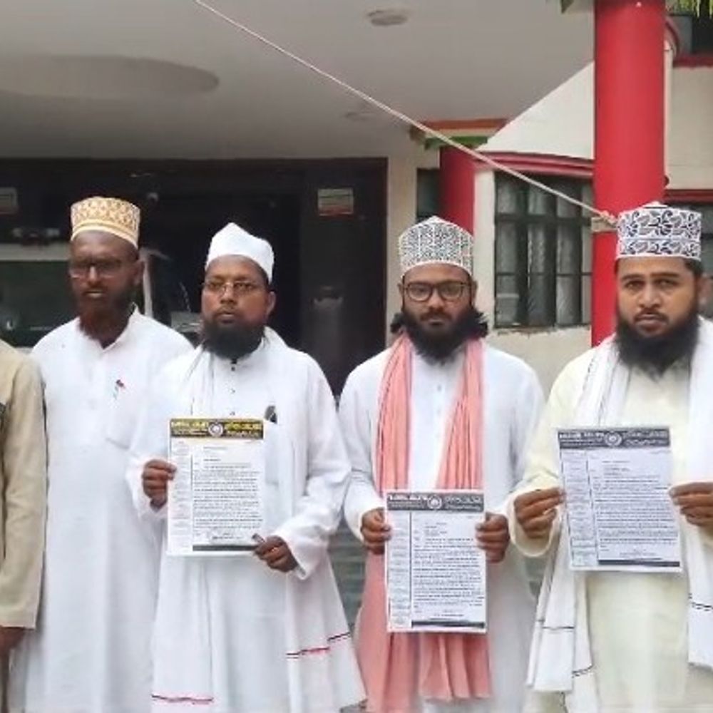 महराजगंज में पैगंबर पर कथित टिप्पणी का विरोध:मुस्लिम प्रतिनिधियों ने राष्ट्रपति को जिला अधिकारी के माध्यम से ज्ञापन सौंपा