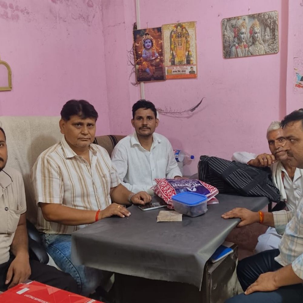 कन्नौज में गौ-सम्मान आवाहन अभियान:लोगों से कराए जा रहे हस्ताक्षर, डीएम को सौंपी जाएगी प्रतिलिपि