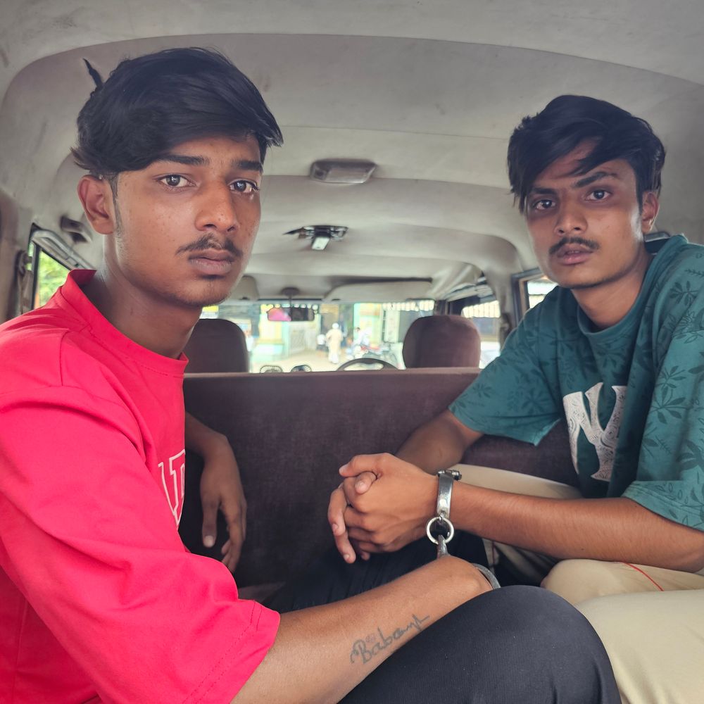 चाकू दिखाकर स्कूटी सवार को धमकाने वाले दो गिरफ्तार:मंदसौर में मामूली टक्कर के बाद हुआ था विवाद, दो आरोपी अभी भी फरार