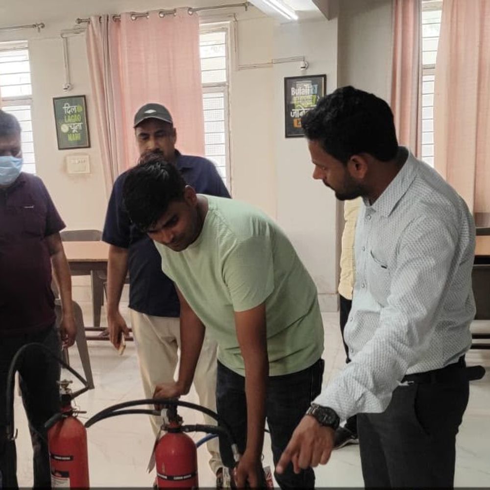 यूपीयूएमएस सैफई में तीन दिवसीय फायर मॉक ड्रिल:आपात स्थिति से निपटने के लिए परखी गईं अग्नि सुरक्षा व्यवस्थाएं