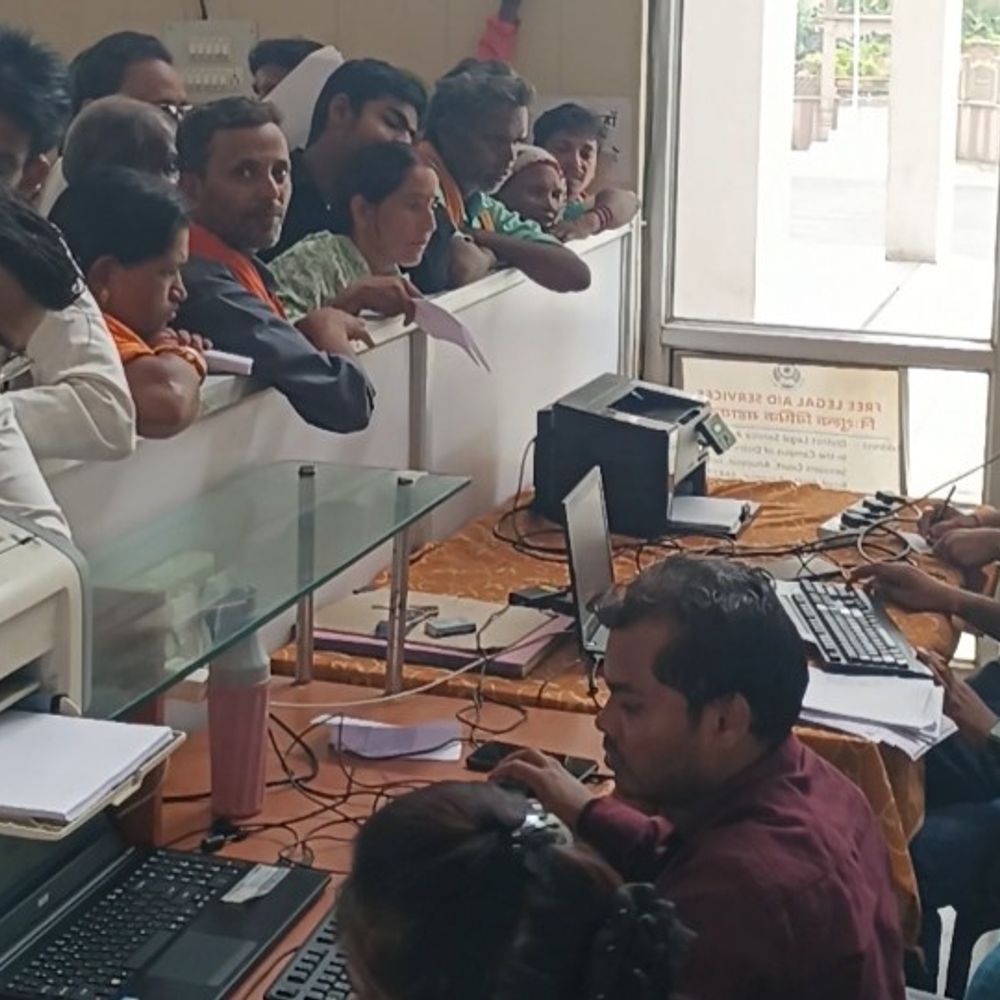 अनूपपुर जनसुनवाई: पति-पत्नी विवाद, स्कूल भूमि पर अतिक्रमण की शिकायतें:पत्नी ने उपहार लौटाने की मांग की; सरपंच ने स्कूल भूमि से अतिक्रमण हटाने को कहा