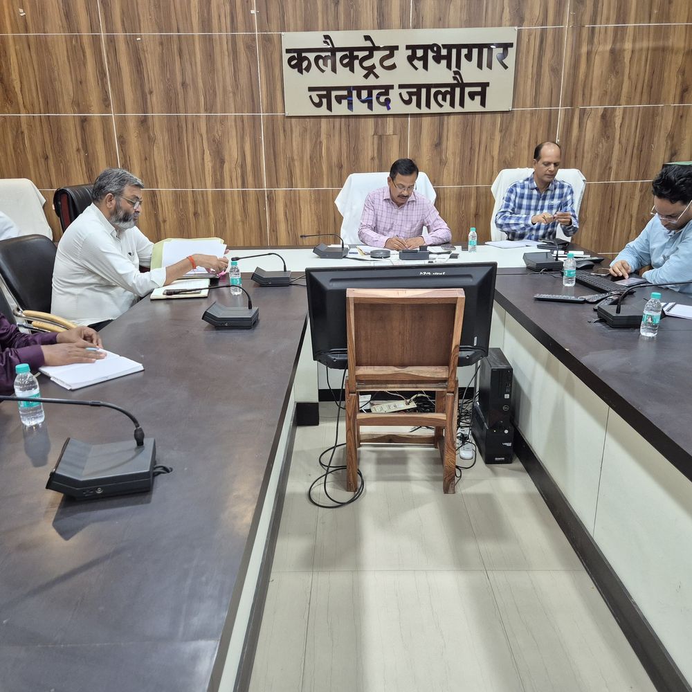 1 जुलाई से ग्राम सचिवालयों में नियमित बैठेंगे लेखपाल:ग्रामीणों को गांव में ही मिलेंगी राजस्व सेवाएं, रोस्टर जारी