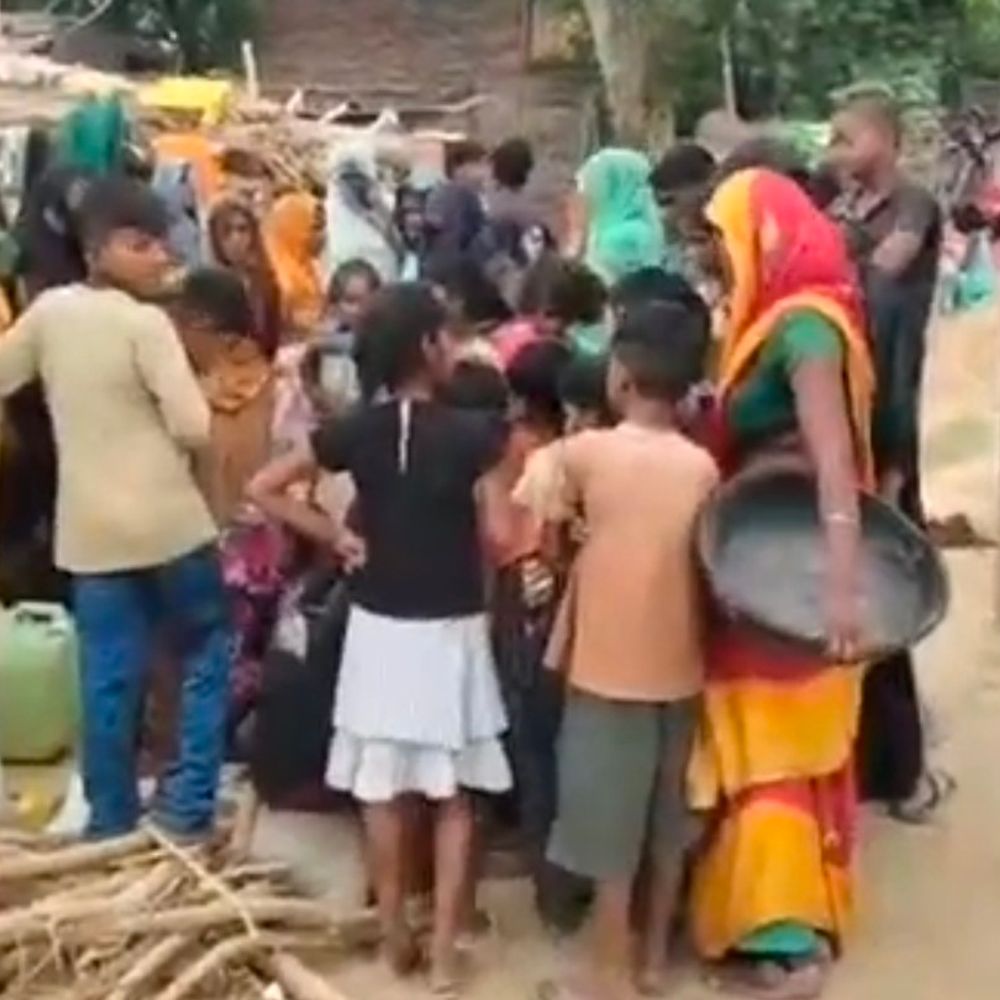 कौशांबी में बोरी में मिला नवजात शिशु:बच्चे के रोने की आवाज ग्रामीणों ने देखा, महिला ने संभाला, पुलिस ने चाइल्ड लाइन को सौंपा