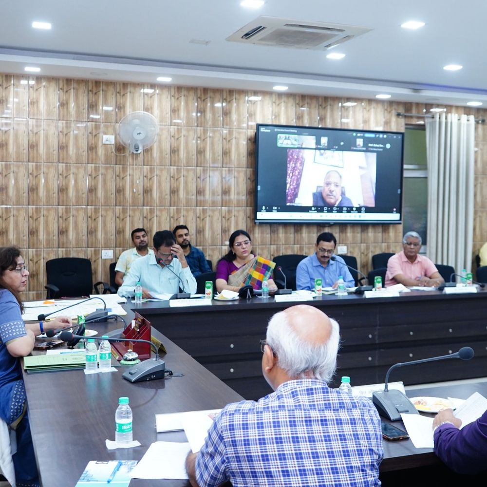 सांसद रवि किशन बने प्रोफेसर ऑफ प्रैक्टिस:25 शिक्षक प्रमोट, 3 नए प्रोफेसर भर्ती, DDU की कार्यपरिषद बैठक में बड़ा फैसला