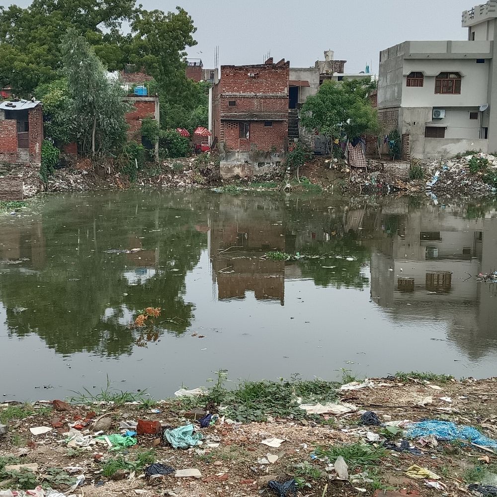 बभनगांवा तालाब फिर गंदे पानी से भरा:बस्ती में एक करोड़ की सौंदर्यीकरण परियोजना पर सवाल, स्थिति जस की तस