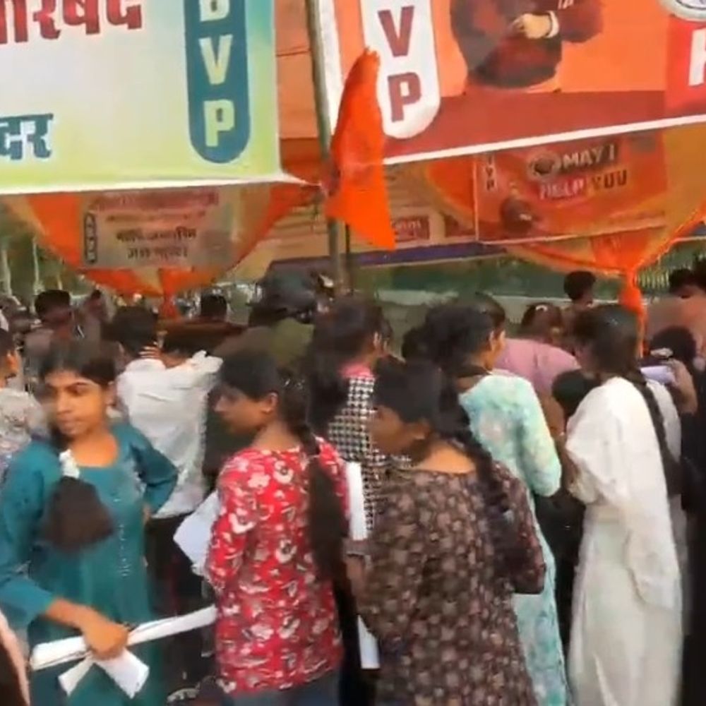 अभाविप ने पूर्वांचल विश्वविद्यालय में दो दिवसीय सेवा कार्य किया:प्रवेश परीक्षा के दौरान परीक्षार्थियों और अभिभावकों को मिली सहायता