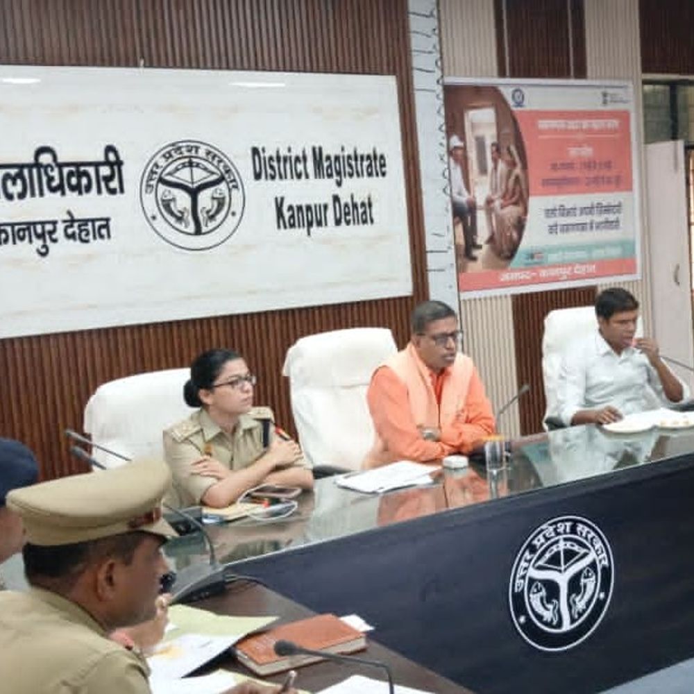 कानपुर देहात में महिला की मौत के बाद प्रशासन सख्त:सड़क सुरक्षा को लेकर DM के निर्देश, भारी वाहनों पर कार्रवाई के आदेश
