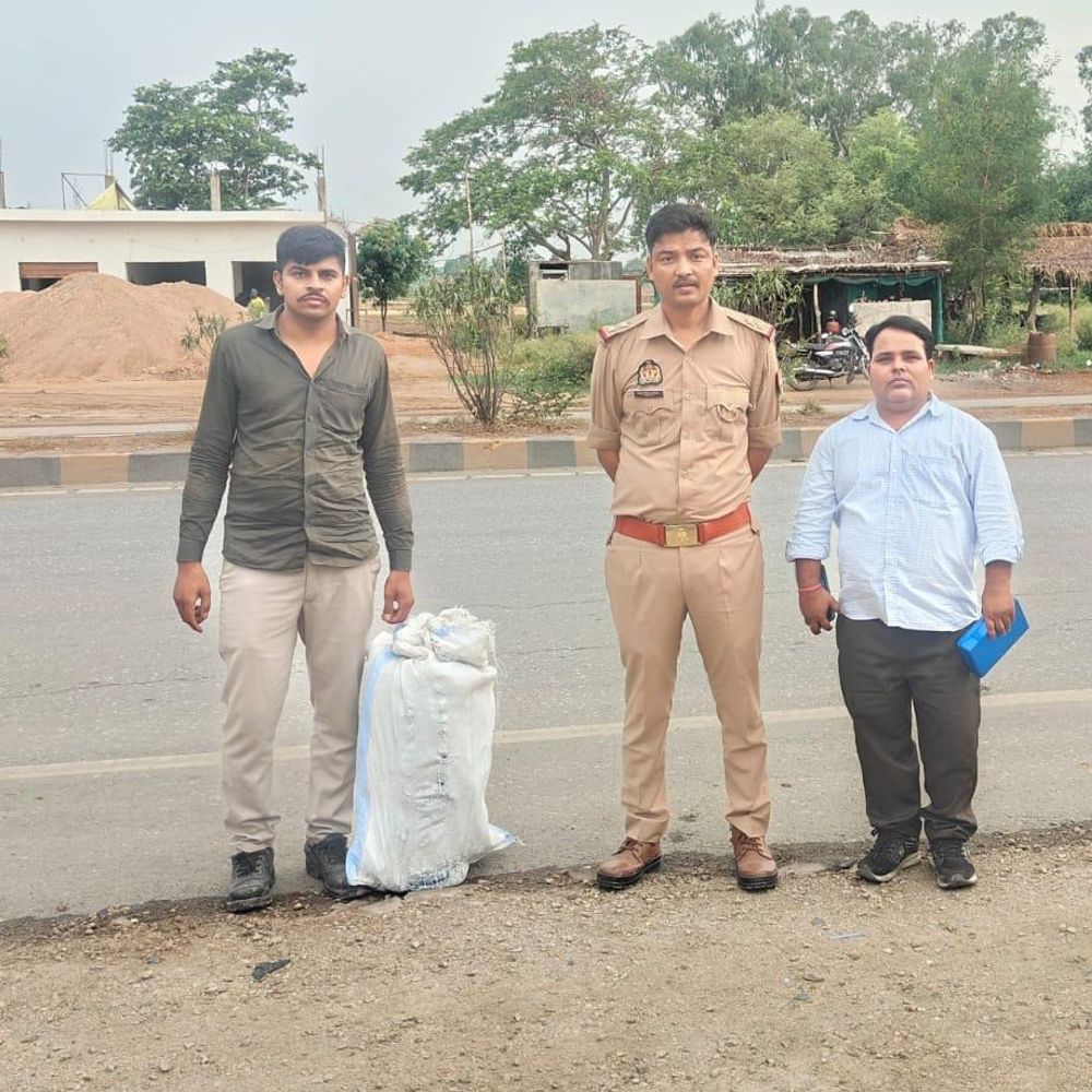 सोनभद्र में नकली DEF फैक्ट्री का भंडाफोड़:ब्रांडेड कंपनियों के नाम पर लाखों का माल जब्त, 2 आरोपी गिरफ्तार