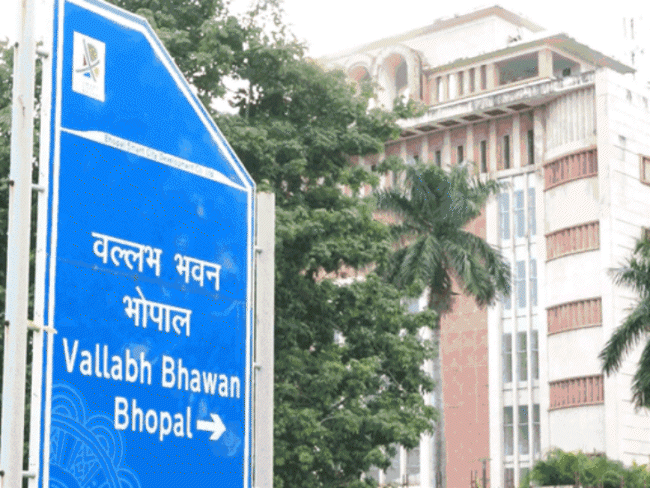 50 लीटर का टैंक, फ्यूल भरा 52 लीटर:पीडब्ल्यूडी की रेंटेड कार की आरटीआई में खुली पोल, तत्कालीन मंत्री को भी दी कार