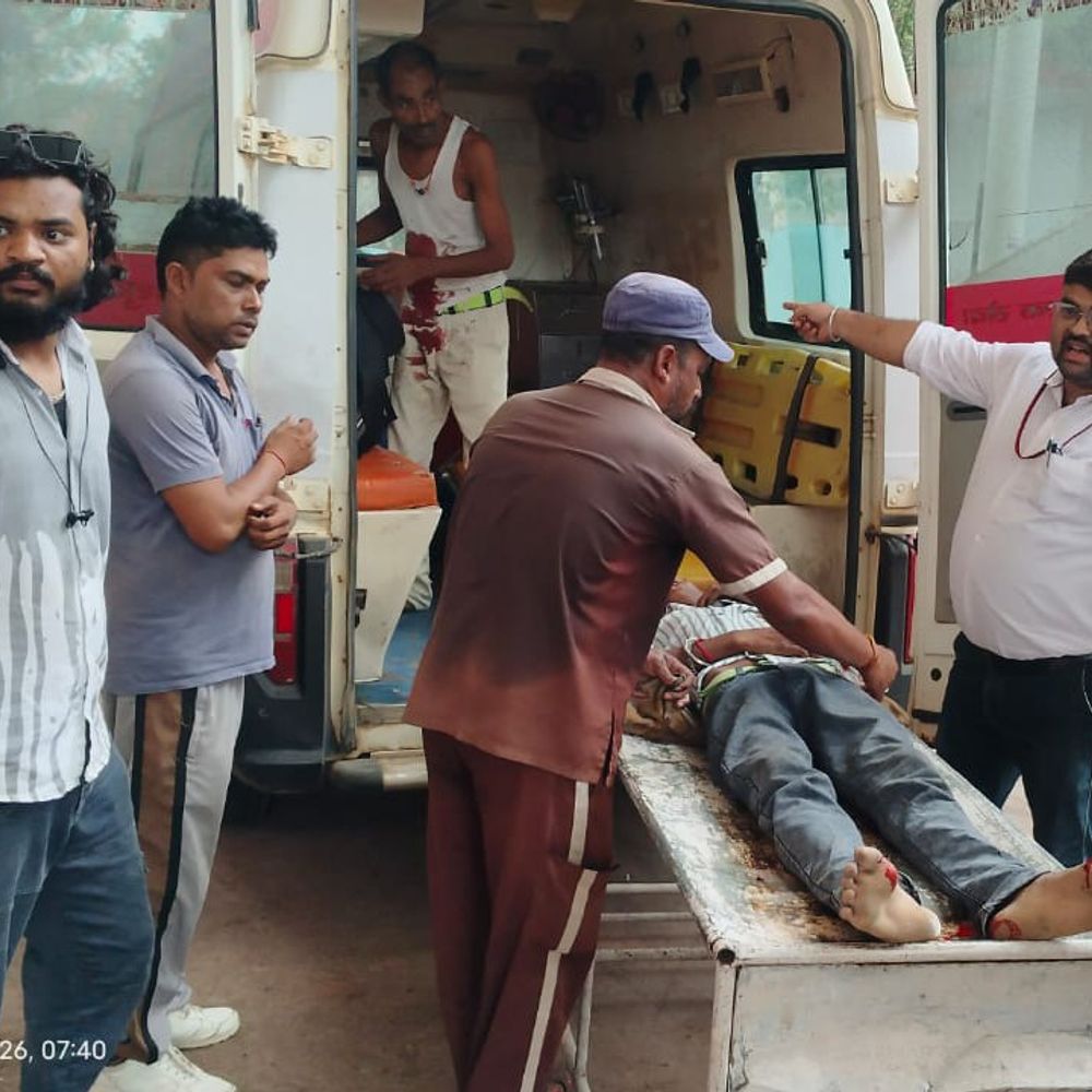 मैहर में चलती ट्रेन से गिरा युवक:गंभीर हालत में कटनी रेफर; गेट के पास खड़े होकर कर रहा था सफर