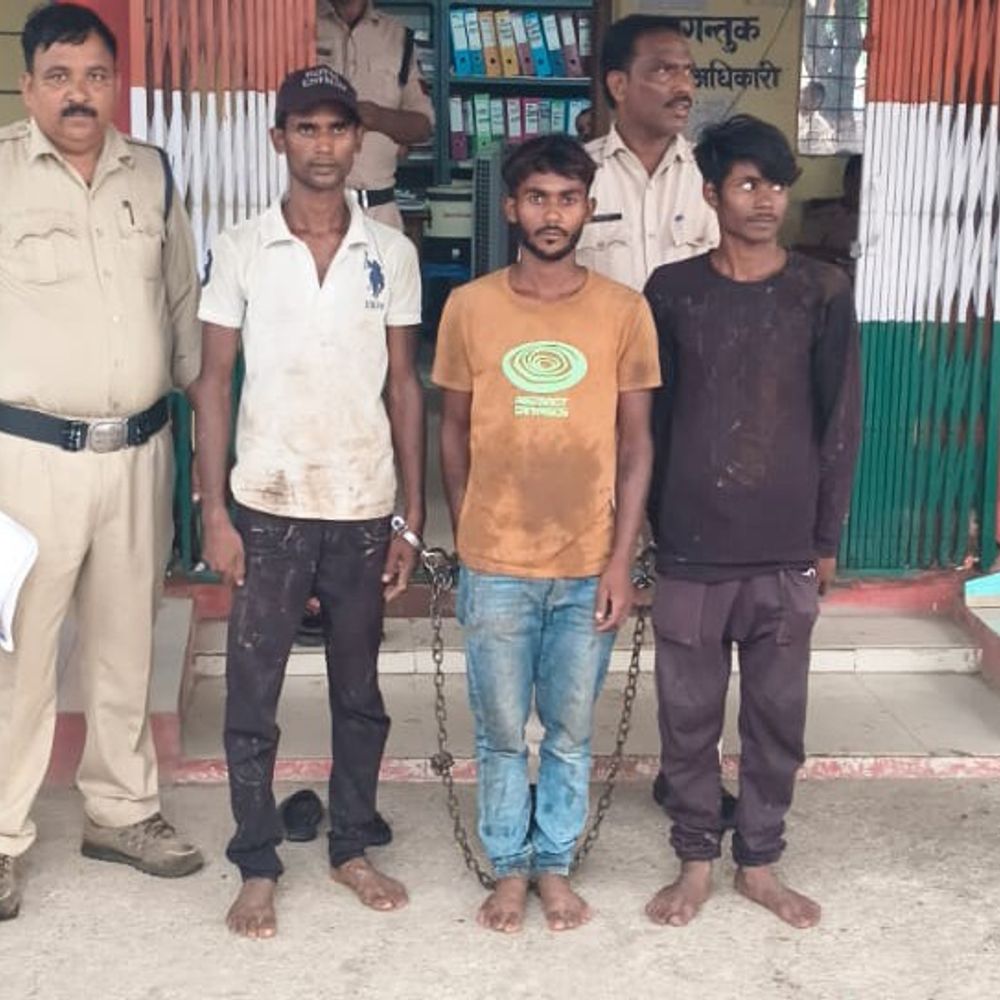 खेत से मोटर पंप और पाइप चोरी करने वाले गिरफ्तार:मुखबिर की सूचना पर पुलिस ने 3 आरोपियों को दबोचा, 35 हजार रुपये का सामान बरामद