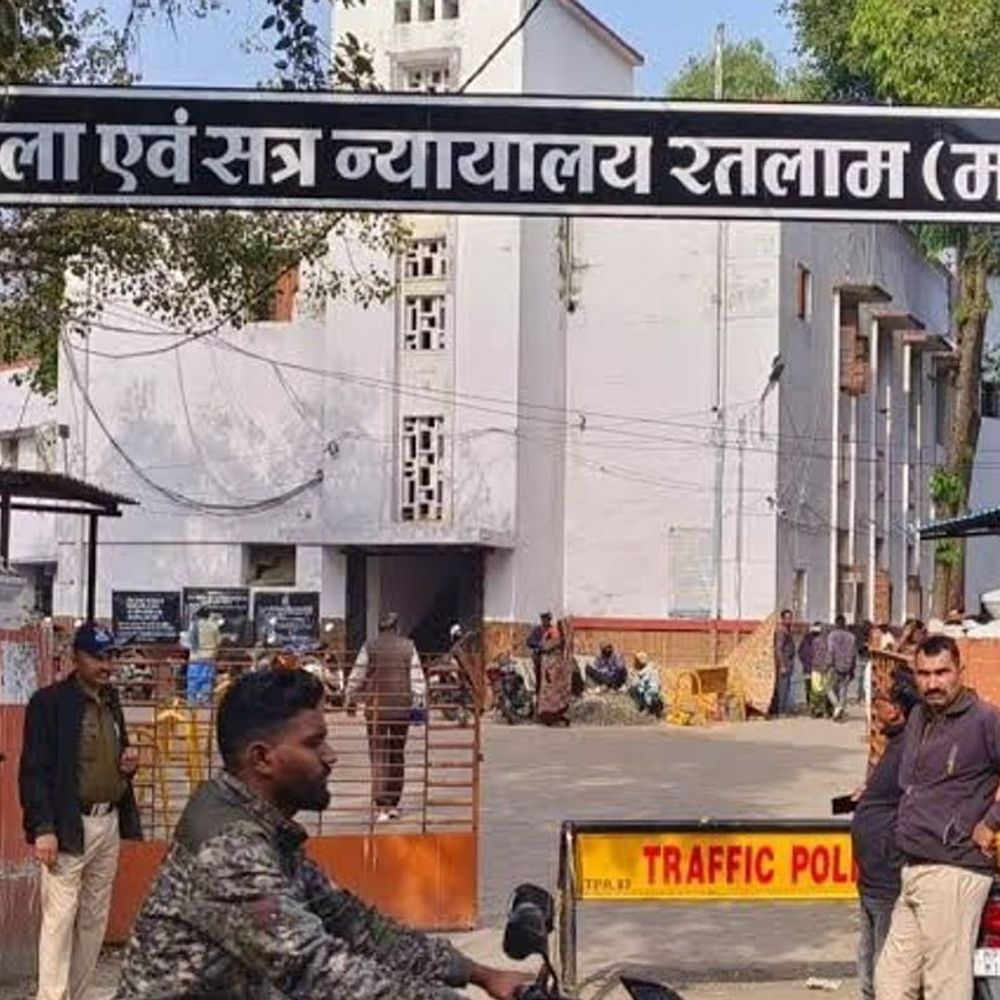 सेंट्रल बैंक ऑफ इंडिया मैनेजर को 4 साल की सजा:पद पर रहते हुए 44 लाख से अधिक का किया था गबन; कोर्ट ने भेजा जेल