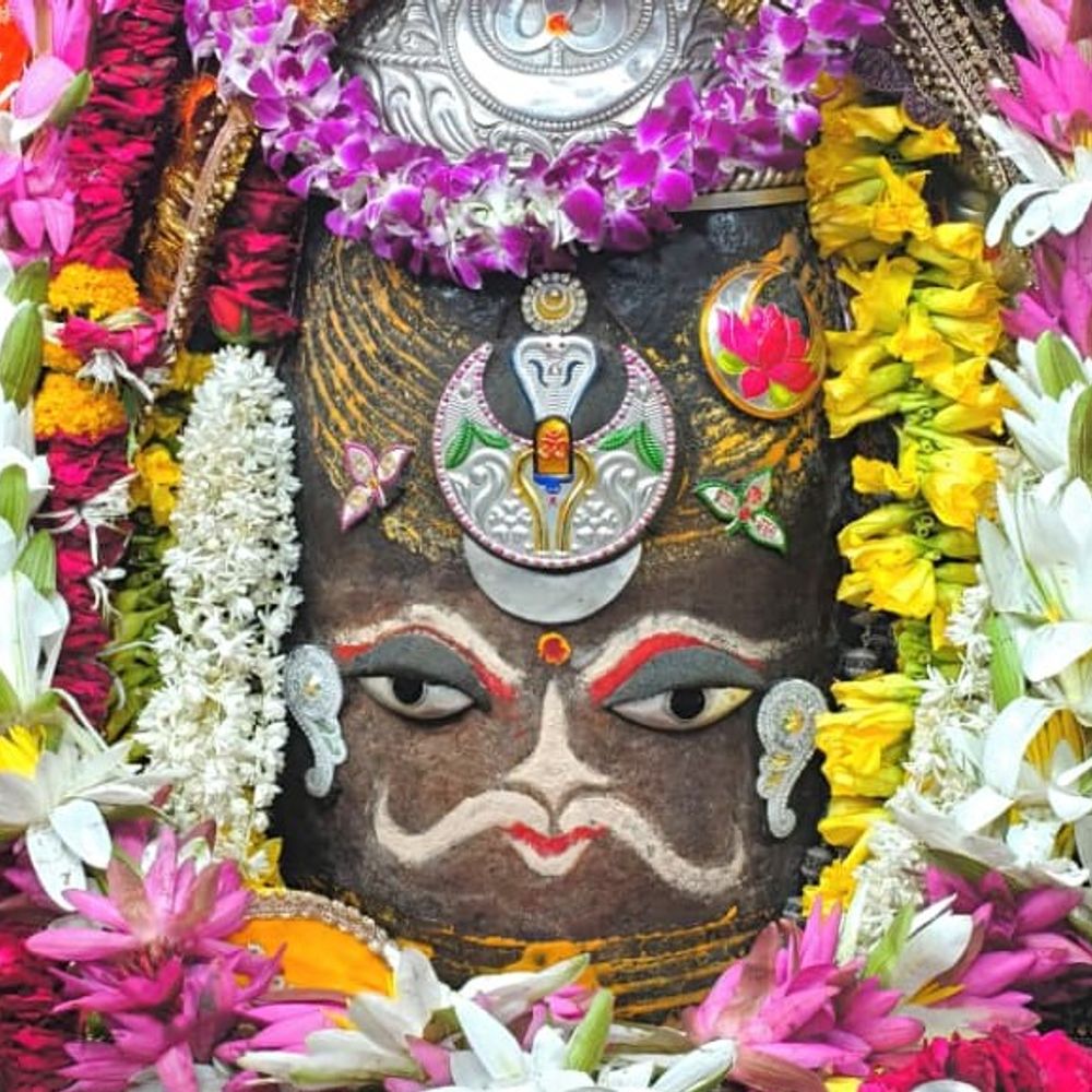 बुधवार भस्म आरती दर्शन:पंचामृत पूजन, भांग, चंदन अर्पित कर बाबा महाकाल का राजा स्वरूप श्रृंगार