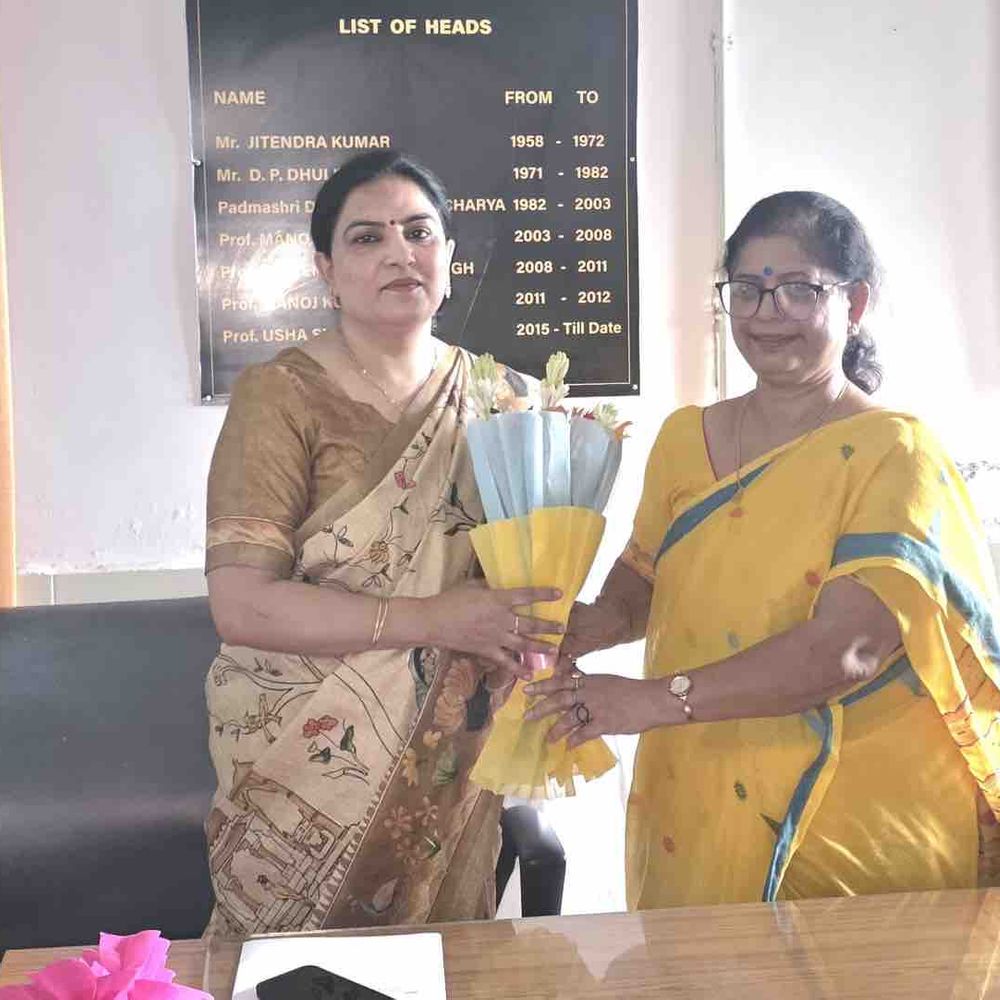 DDU के ललित कला- संगीत विभाग लीडरशिप हुई चेंज:प्रो. अनुभूति दुबे ने लिया HOD का चार्ज, प्रो. उषा सिंह की सम्मान के साथ हुई विदाई