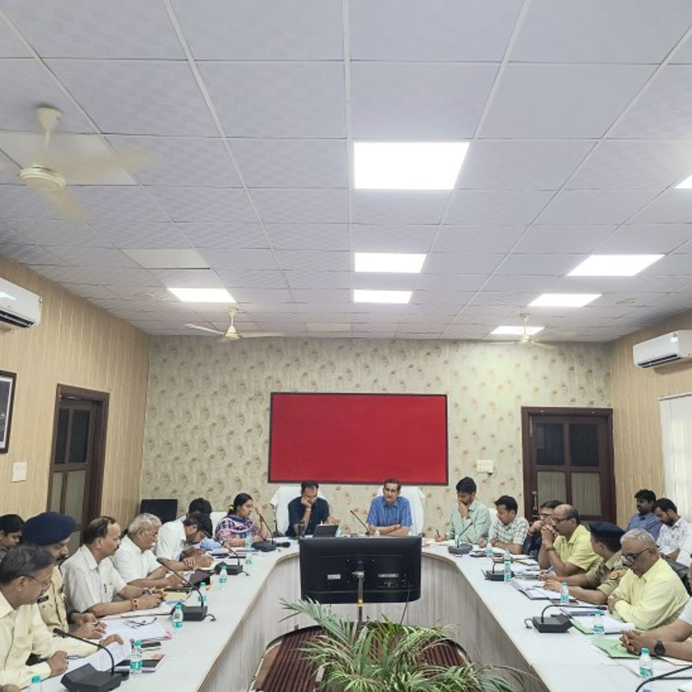 मुड़िया पूर्णिमा मेला की शुरू हुई तैयारी:DM ने मीटिंग कर व्यवस्था बनाने के दिए निर्देश, गोवर्धन में 23 जुलाई से उमड़ेगा आस्था का सैलाब