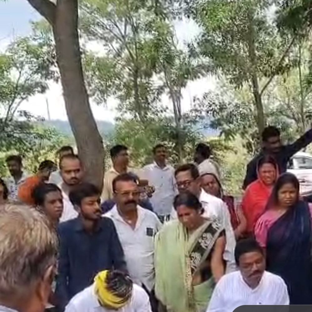 उद्यानिकी महाविद्यालय भूमि का सीमांकन शुरू:सूरजपुर में ग्रामीणों के विरोध के बीच पुलिस बल तैनात, SDM बोलीं- फिलहाल सिर्फ सीमांकन हो रहा है