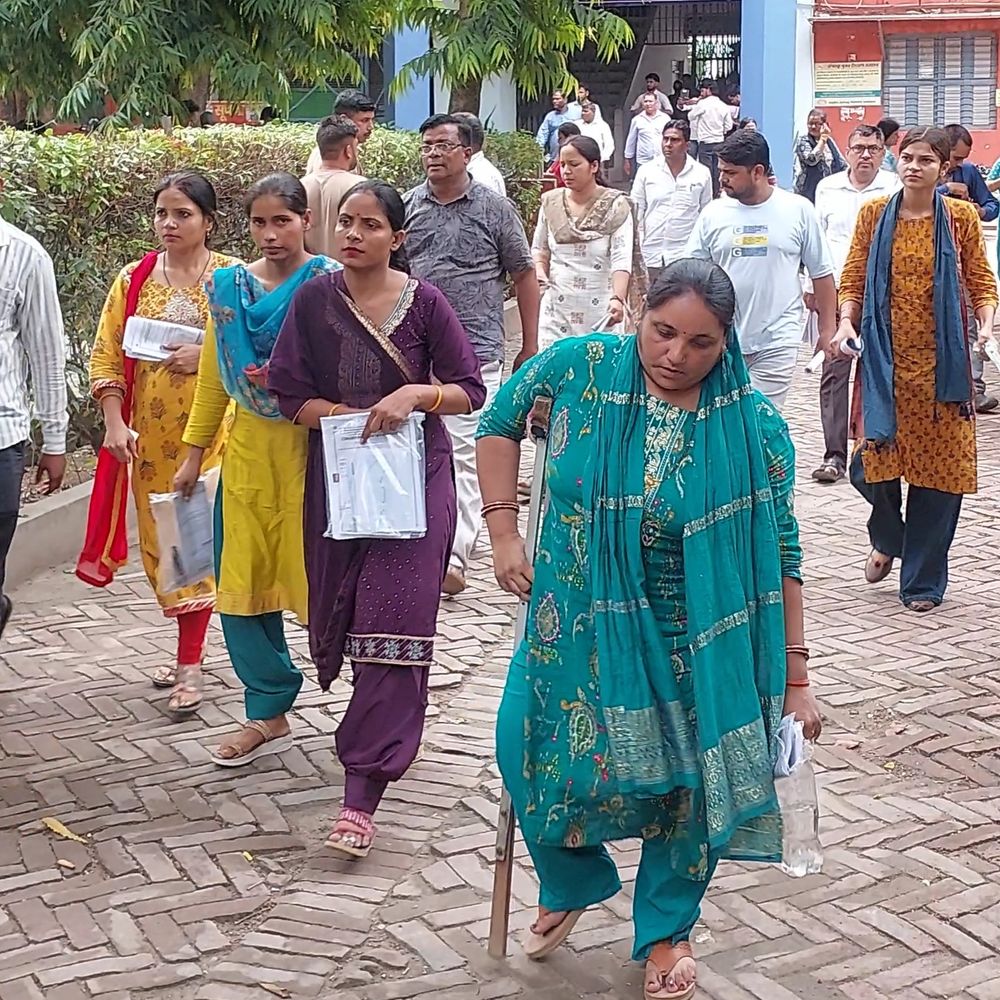 यूपीटीईटी की पहली पाली की परीक्षा संपन्न:अभ्यर्थियों ने बताया आसान, पुलिस-प्रशासन की कड़ी निगरानी में हुई परीक्षा