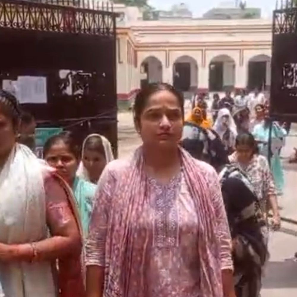 कड़ी निगरानी में 15 केंद्रों पर हुई यूपीटीईटी परीक्षा:बलिया में अभ्यर्थियों ने कहा- पेपर अच्छा रहा