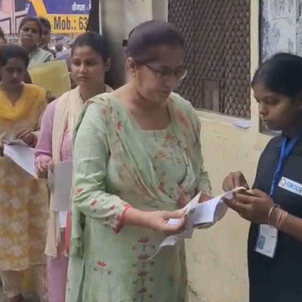 बदायूं में टीईटी परीक्षा में दो फर्जी अभ्यर्थी पकड़े:एक फर्जी आधार कार्ड से, दूसरा दोस्त की जगह दे रहा था एग्जाम