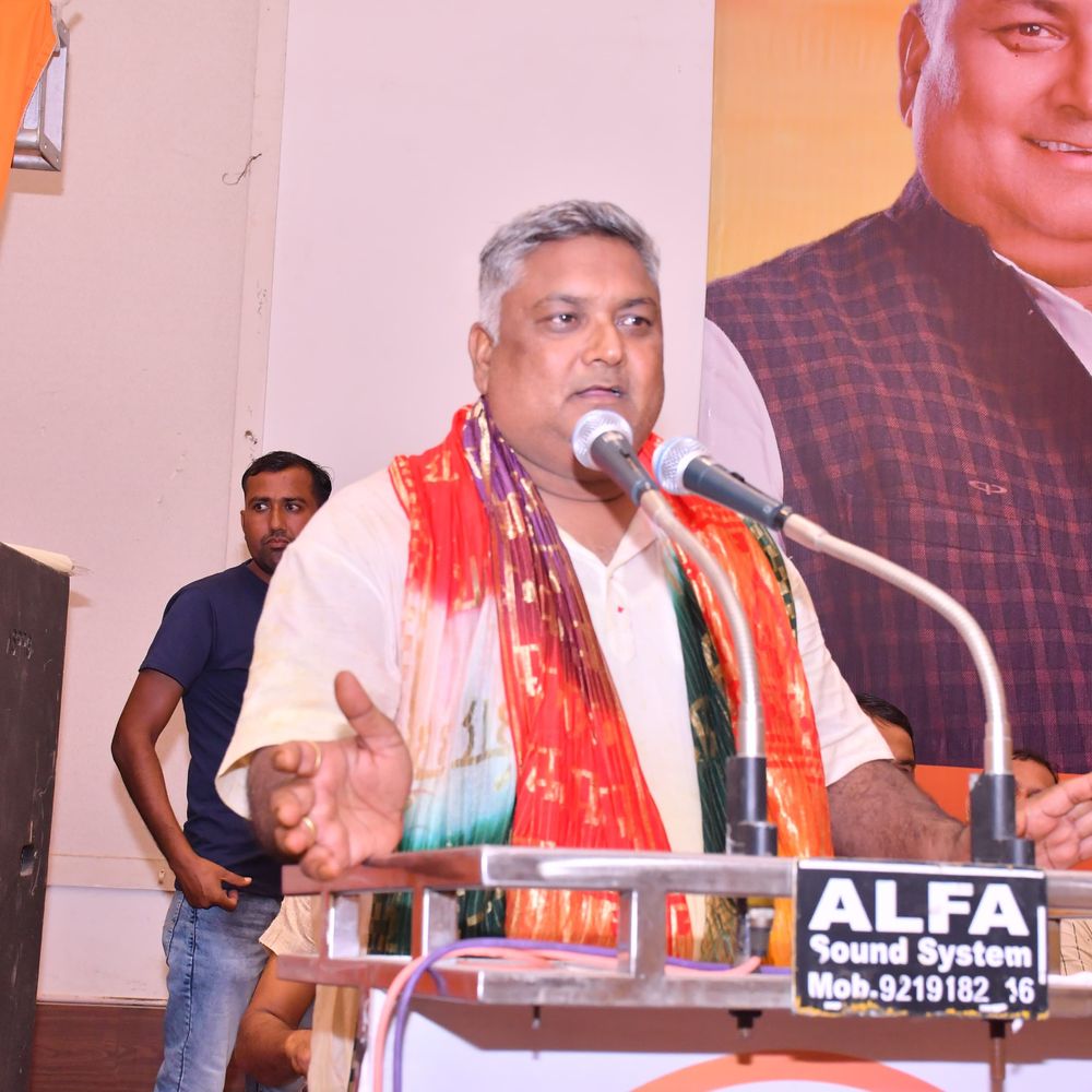 स्वागत यात्रा से हाईवे पर जाम, TET परीक्षार्थी फंसे:भाजपा के नवनियुक्त प्रदेश उपाध्यक्ष दुर्विजय शाक्य बदायूं पहुंचे, भव्य स्वागत
