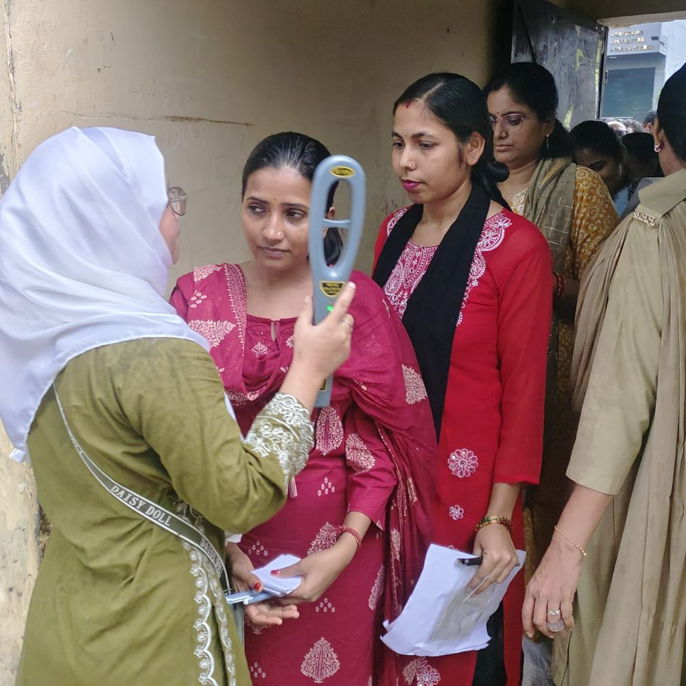 लखीमपुर में यूपी टीईटी परीक्षा में 2,224 अभ्यर्थी अनुपस्थित:सीसीटीवी के निगरानी में 10,158 परीक्षार्थियों ने दिया एग्जाम, DM ने किया निरीक्षण