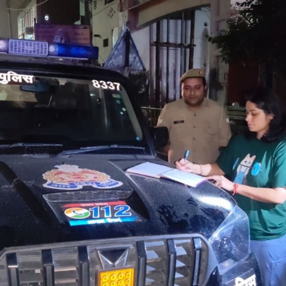 सीओ सुकन्या शर्मा ने पीआरवी-8337 का औचक निरीक्षण किया:बागपत में कानून व्यवस्था हेतु पुलिसकर्मियों को दिए आवश्यक निर्देश
