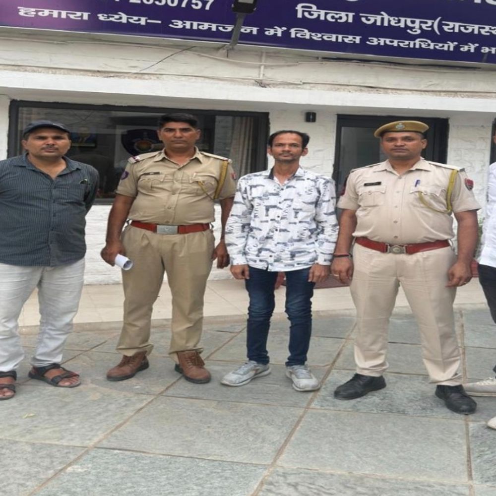 करोड़ों की ठगी कर दुबई भागा ज्वेलर गिरफ्तार:सोने-चांदी में मोटा मुनाफा कमाने का देता था लालच; परिचित बुजुर्ग को भी ठगा