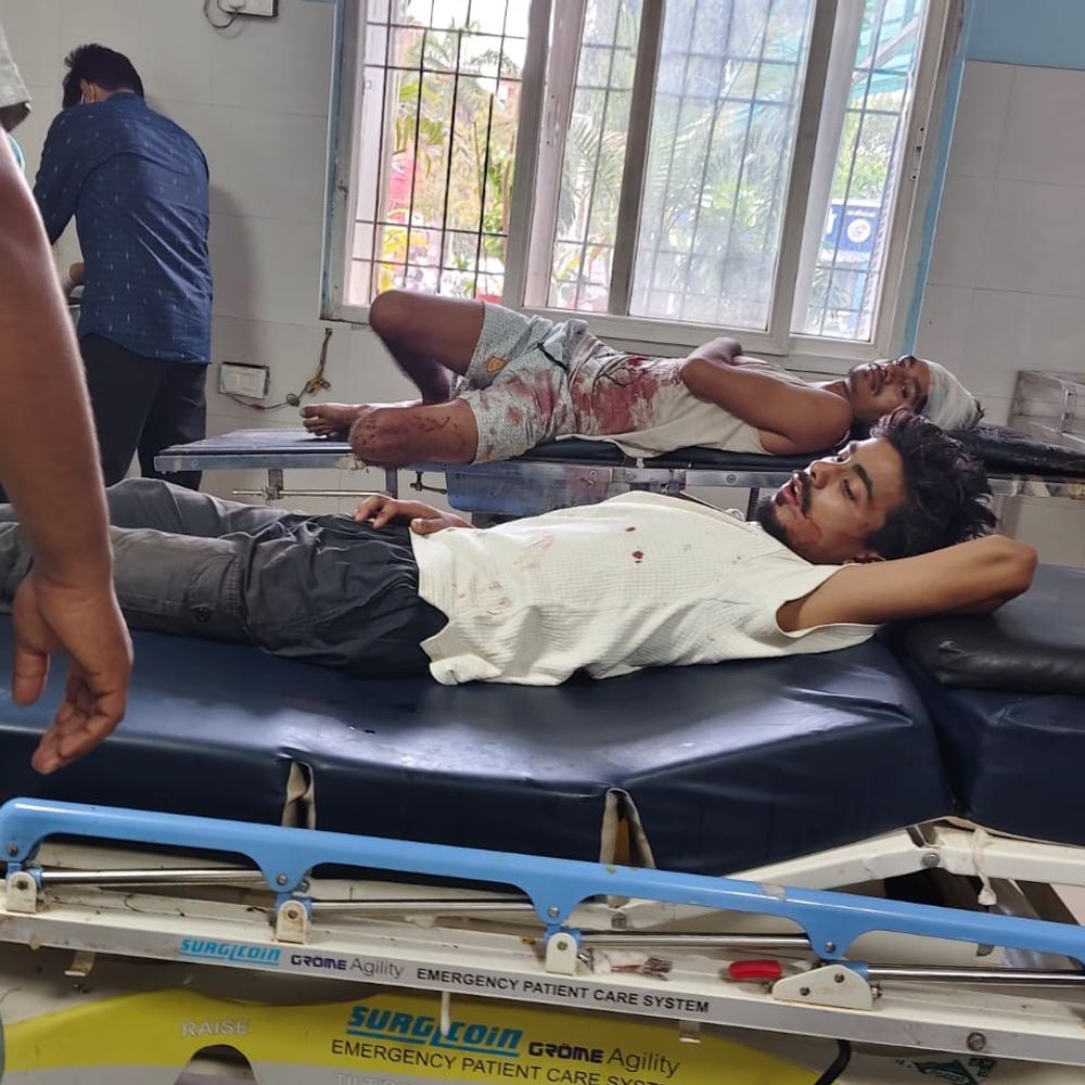 भोजपुर में रोड एक्सिटेंड में 4 युवक घायल:दो बाइकों की आमने-सामने की टक्कर, गंभीर हालत में एक को पटना किया रेफर