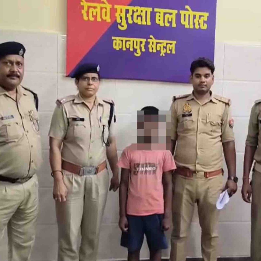 RPF ने कानपुर सेंट्रल से 5वीं के छात्र को बचाया:'नन्हे फरिश्ते' ऑपरेशन के तहत परिजनों को सौंपा