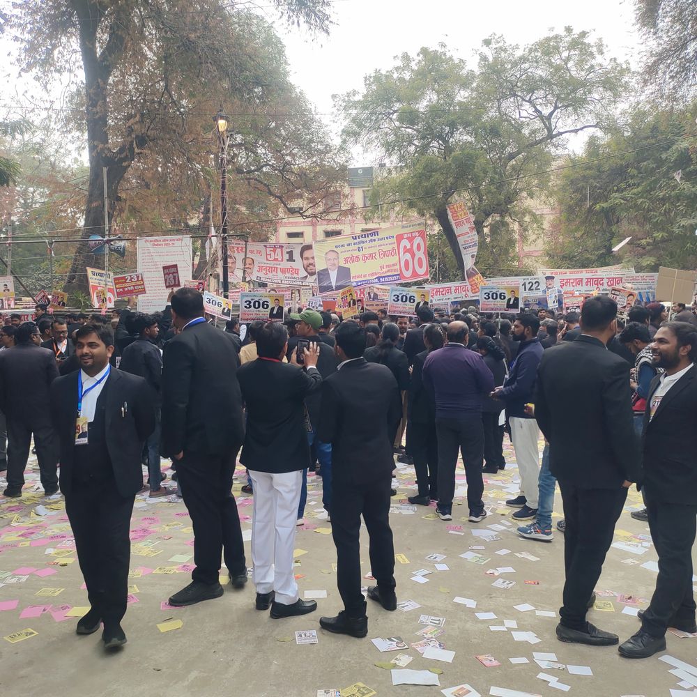 यूपी बार काउंसिल चुनाव: देवेंद्र मिश्र, अनुराग पांडेय आगे:प्रयागराज में देवेंद्र मिश्र, प्रदेश में कानपुर के अनुराग पांडेय शीर्ष पर