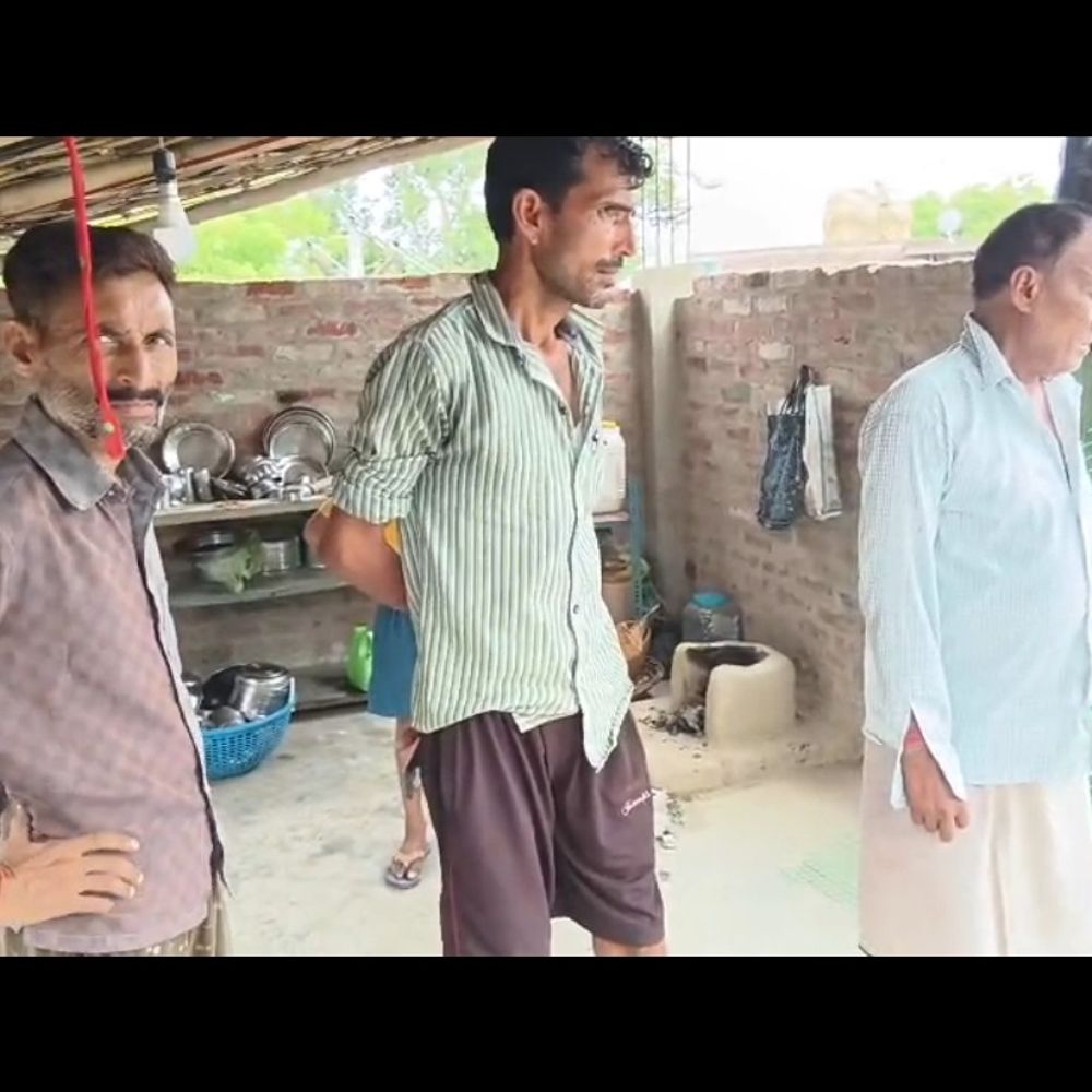 औरैया में हाईवोल्टेज लाइन से झुलसीं दो बहनें:एक की मौत, दूसरी गंभीर; ग्रामीणों ने विद्युत विभाग पर लापरवाही का आरोप लगाया