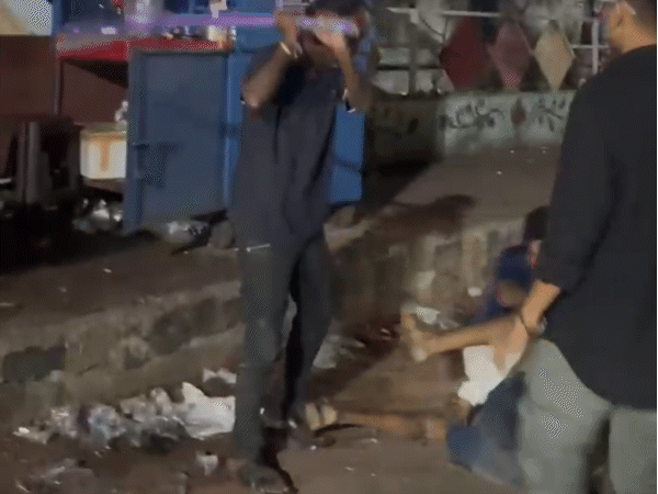 गुटखे के पैसे मांगे तो बुजुर्ग दुकानदार को पीटा,VIDEO:  छतरपुर में शराब ठेके के सामने नशे में धुत युवकों ने पीटा, लोगों ने बचाया – Chhatarpur (MP) News