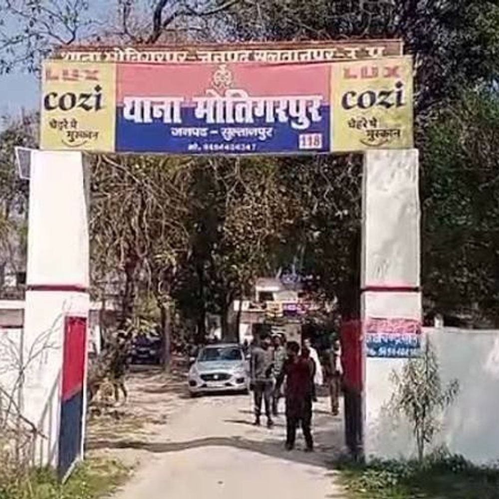 सुल्तानपुर में महिला से चेन स्नैचिंग:बाइक सवार बदमाश सोने की चेन लूटकर फरार, मां के साथ लौट रही थी घर