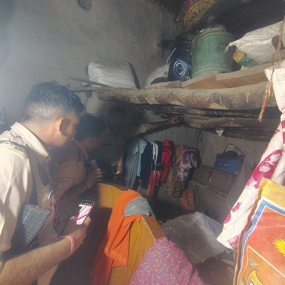 अयोध्या में 13 साल की लड़की ने किया सुसाइड:कमरे में पंखे से लटका मिला शव, जांच में जुटी पुलिस