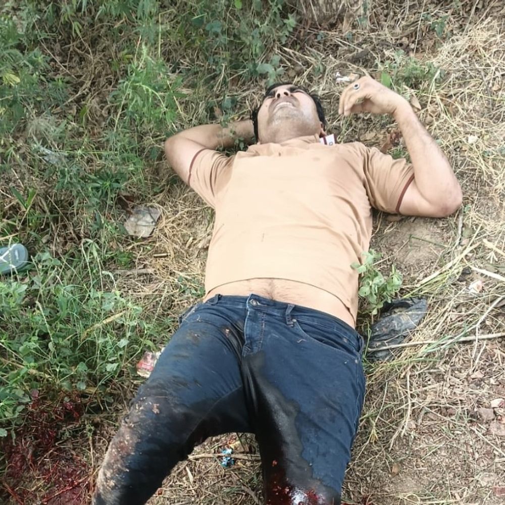 हाथरस में 25 हजार का इनामी बदमाश मोना ठाकुर गिरफ्तार:पुलिस मुठभेड़ में दोनों पैर में गोली लगी, थाना प्रभारी बाल-बाल बचे