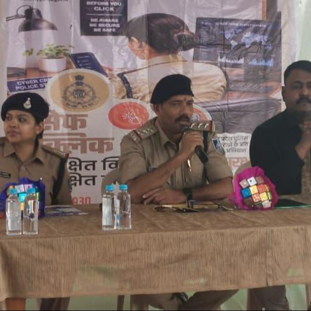 साइबर ठगी से बचाव के लिए स्कूलों में जागरूकता अभियान:जबलपुर में पुलिस ने 500 विद्यार्थियों को ऑनलाइन फ्रॉड से बचने की जानकारी दी