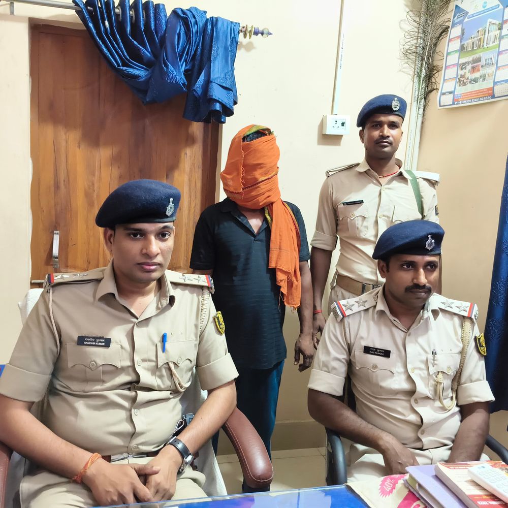 लोडेड देसी पिस्टल और कारतूस बरामद; एक अरेस्ट:लखीसराय में शराब के नशे में धुत व्यक्ति के पास से मिला हथियार