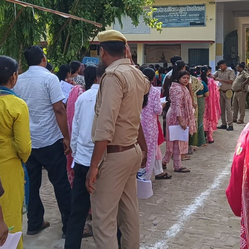 महराजगंज में यूपी टीईटी-2026 परीक्षा कड़ी सुरक्षा में:तीसरे दिन भी प्रशासन अलर्ट, नकलविहीन परीक्षा के लिए व्यापक इंतजाम